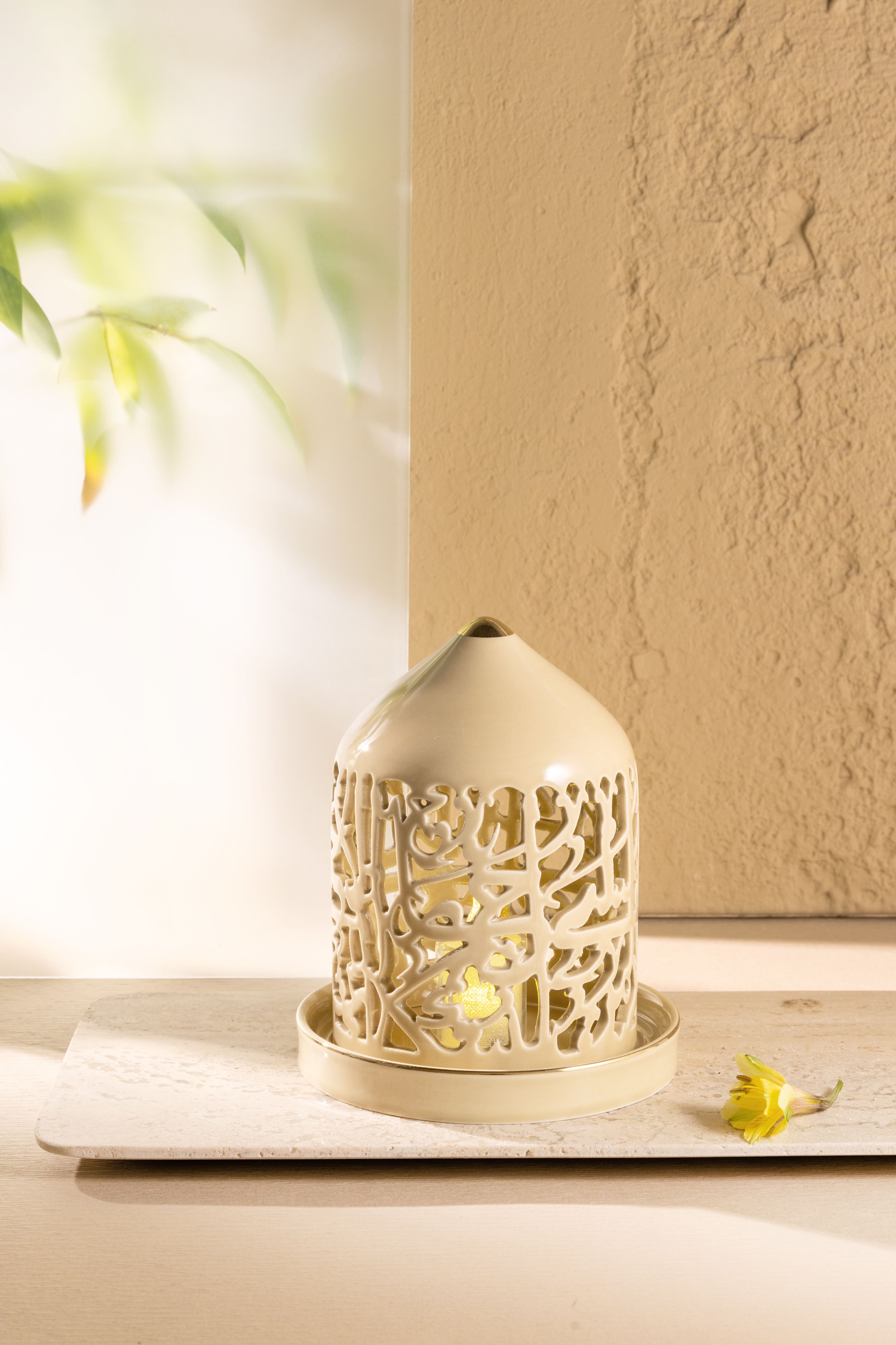 Et2701 Medium Electronic Candle From Jiwar - Ivory + Gold